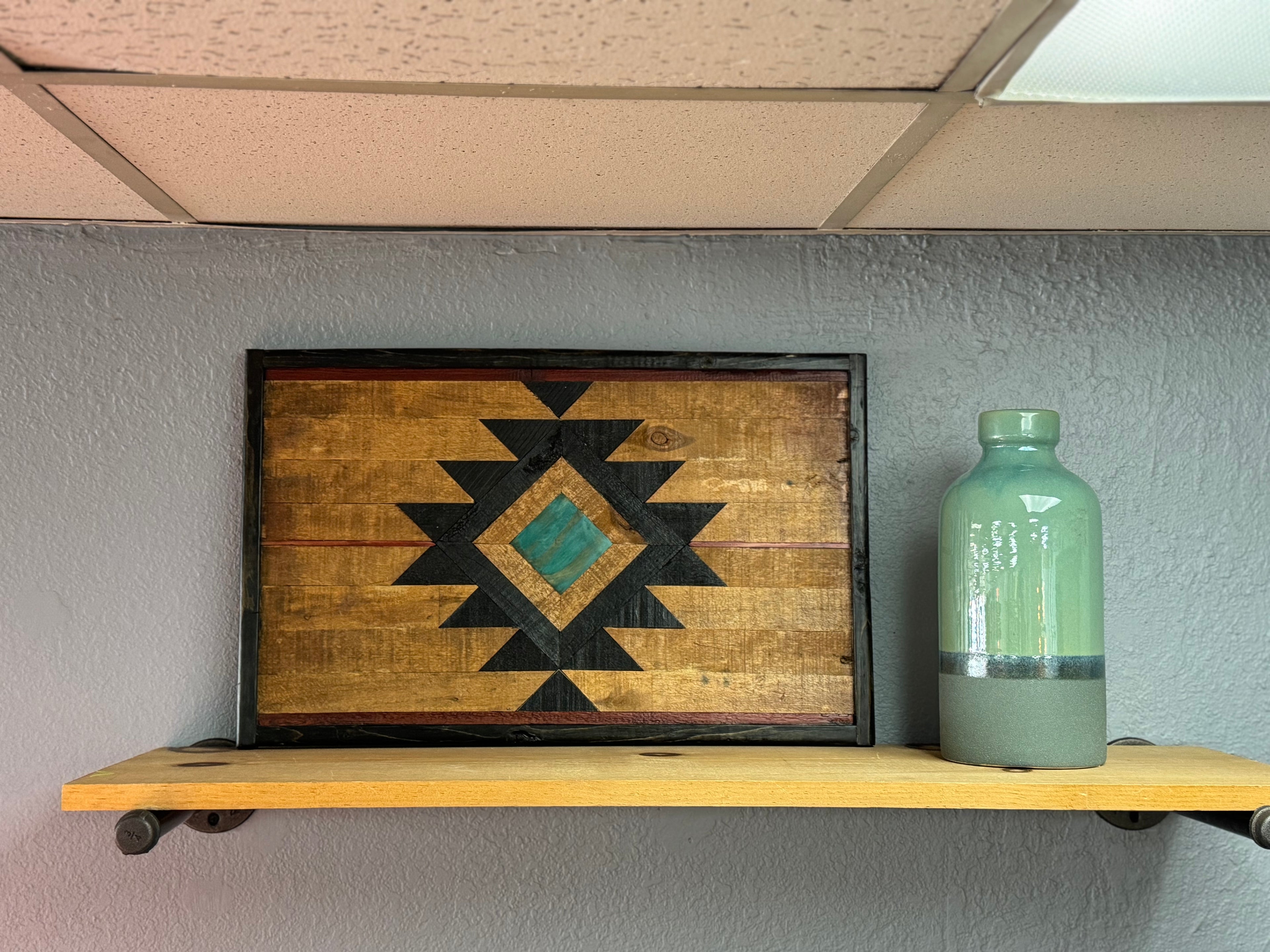 RUSTIC CABIN SW PALLET ART